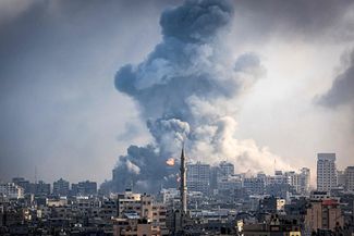 В первые дни после нападения террористов ЦАХАЛ нанес десятки ударов по территории сектора Газа. Целями, как заявляли израильские военные, были дома террористов, руководства ХАМАС, мастерские, где производят оружие и ракеты, а также сеть подземных тоннелей, которые используют для контрабанды оружия. 11 октября авиаударом было уничтожено здание Исламского университета в Газе, где, по данным ЦАХАЛ, готовили специалистов, разрабатывающих бомбы и ракеты