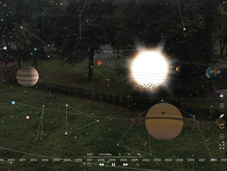 Солнечная система в Night Sky на фоне рижского двора