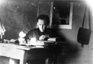 Солженицын в ссылке в Кок-Тереке (Казахстан). С 1950 по 1953 он отбывал срок в Степлаге на cевере Казахстана. События этих лет вошли в рассказ «Один день Ивана Денисовича»