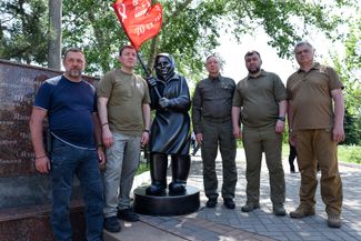 From right to left: Mariupol’s collaborationist “mayor” Konstantin Ivashchenko, “DNR” leader Denis Pushilin, St. Petersburg Governor Alexander Beglov, United Russia General Secretary Andrey Turchak, and Russian lawmaker Dmitry Sablin at the unveiling of a statute in Mariupol on June 1, 2022.