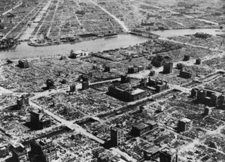 Последствия бомбардировки Токио в марте 1945 года