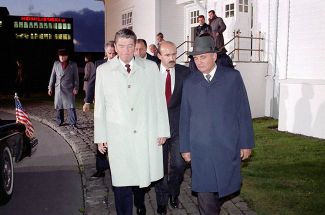 Ronald Reagan and Mikhail Gorbachev during negotiations in Reykjavik, December 1986.