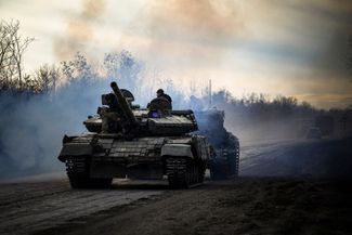 Украинские танки рядом с Бахмутом