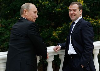 Президент Владимир Путин и премьер Дмитрий Медведев в резиденции Ново-Огарево. Сентябрь 2012-го