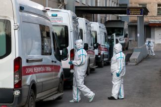 Ambulance drivers outside a hospital in Yekaterinburg on April 28, 2020