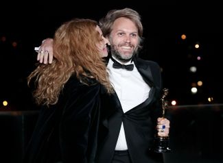 Флориан Зеллер с «Оскаром» за лучший адаптированный сценарий («Отец») и Марин Дельтерм