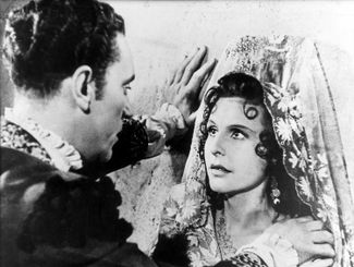 В «Низине» Лени Рифеншталь выступила одновременно как режиссер и исполнительница главной роли — бродячей танцовщицы Марты. 1940 год