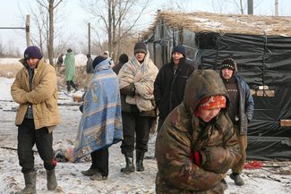 Граждане Узбекистана, не сумевшие вернуться домой с сезонных работ после того, как им не заплатили зарплаты, Волгоградская область, январь 2012-го