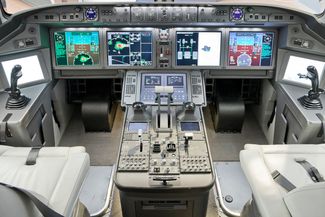 Полноразмерный макет кабины пилотов МС-21 (фото 2015 года)