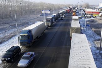Акция дальнобойщиков против «Платона» на трассе Р-254 «Иртыш». Новосибирск, 11 ноября 2015-го