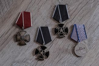 Боевые награды Марата Габидуллина, в том числе орден Мужества и два «вагнеровских креста»