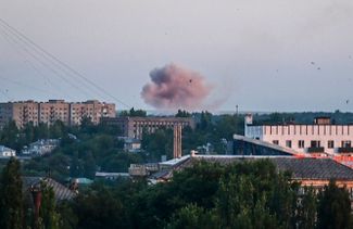 Дым над Донецком после обстрела