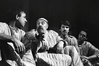 Театр на Малой Бронной, спектакль «Ксантиппа и этот, как его…», 1988 год. Леонид Броневой в роли Сократа