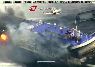 Операция по спасению пассажиров парома Norman Atlantic в Адриатическом море