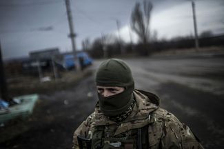 Украинский военный в Дебальцево
