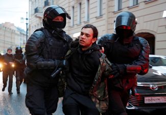 In St. Petersburg, law enforcement officers actively used stun guns while detaining protesters