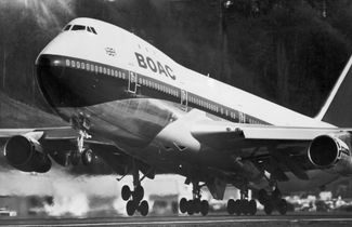 Boeing 747 взлетает из лондонского аэропорта Хитроу. 7 апреля 1971 года