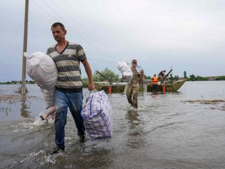 Жители Афанасьевки эвакуируются из затопленного села