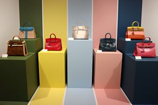 Сумки Hermès Birkin на аукционе Christieʼs в Нью-Йорке. 4 июня 2021 года