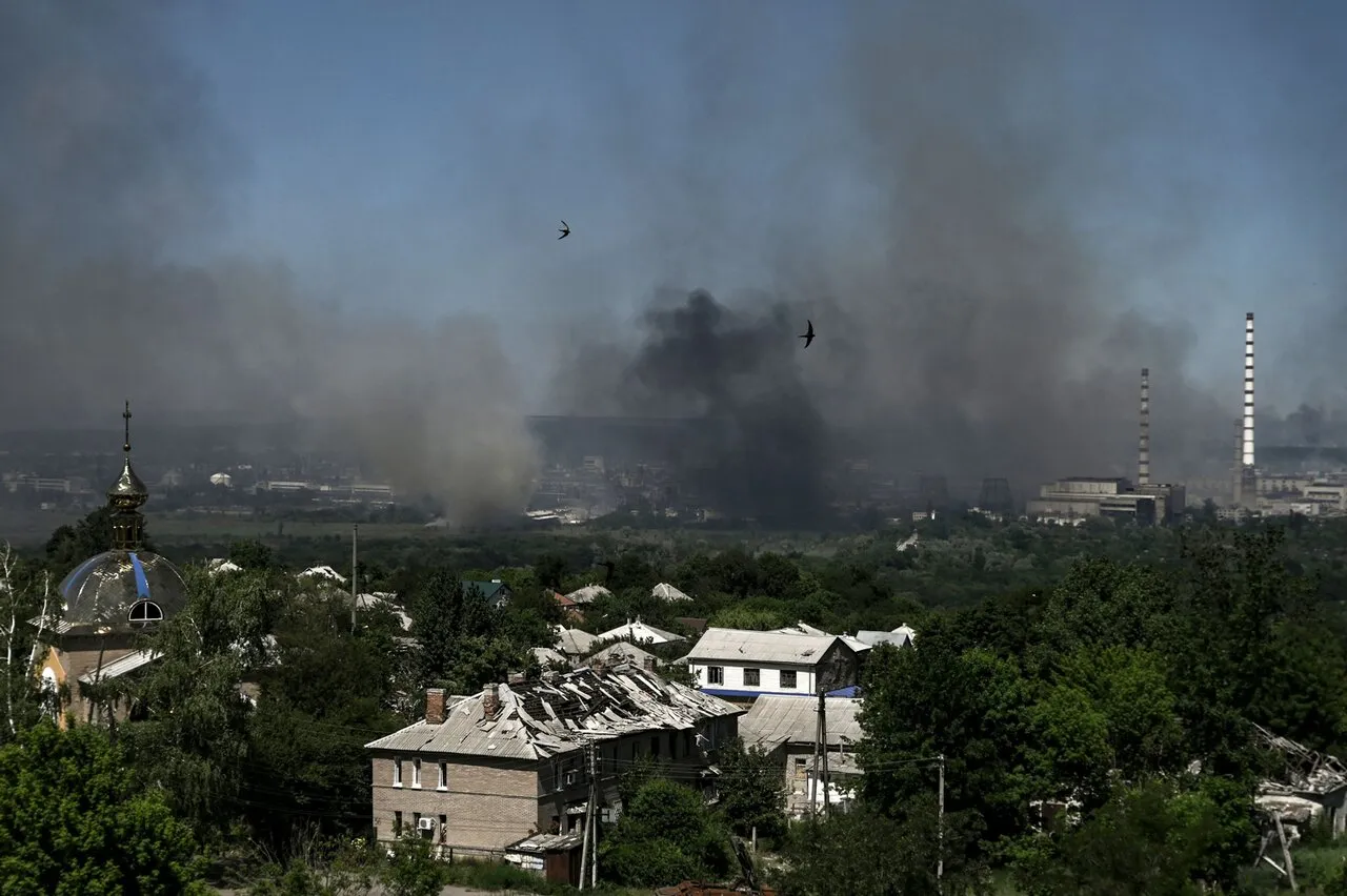 Завод «Азот» в Северодонецке сравнивают с мариупольской «Азовсталью» И там,  и там украинские войска укрылись в промзоне частично захваченного города.  Но это не значит, что история «Азовстали» повторится — Meduza