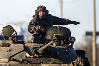 Украинский военный на линии фронта