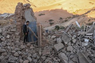 Разрушенное здание в городе Тахнауте в 30 километрах от Марракеша