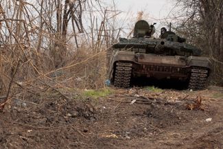 Т-90М ЧВК Вагнера на захваченной наемниками окраине. 11 апреля 2023-го