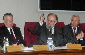 Central Electoral Committee Chairman Vladimir Churov and Committee members Gennady Raikov (left) and Valery Kryukov (right) at a meeting of the new Committee members. March 27, 2007.