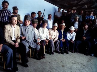Khasbulatov with elders from the village of Starye Atagi. August 13, 1994