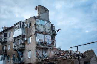 Разрушенный жилой дом в Лимане Донецкой области
