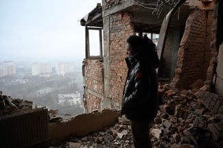 40-летняя жительница Киева Татьяна в своем разрушенном доме
