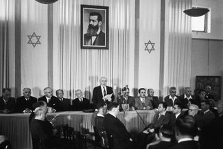 Давид Бен-Гурион провозглашает независимость Израиля 14 мая 1948 года в Тель-Авиве