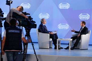 Валерий Фадеев берет интервью у премьер-министра Дмитрия Медведева для Первого канала. 2016 год