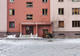 Жилой дом в Донецке после обстрела города украинской армией, 1 февраля 2017 года