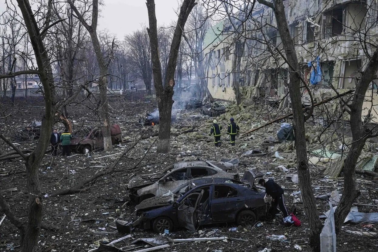 Бомбардировка роддома — фейк, украинское биологическое оружие — не фейк»  Как Россия ведет информационную войну — в 15-й день настоящей войны — Meduza