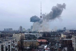 Российские войска нанесли удар по киевской телевышке; по данным властей, погибли пять человек. Минобороны РФ предупреждало об ударах в Киеве для «пресечения информационных атак»