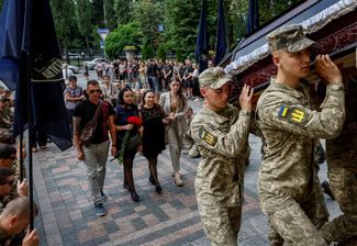 Прощание во Владимирском соборе с украинским военнослужащим Никитой Красновидом, погибшим в августе 2022-го под Николаевом. Его тело удалось вернуть в Киев только сейчас