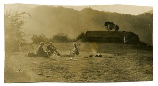 Семья Раст на прогулке. Массури, Индия. Начало 1920-х.