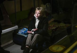 Анна, учитель английского языка из Новой Каховки, прячется в вагоне киевского метро