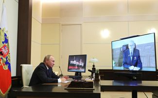 Владимир Путин поздравляет Герберта Ефремова с Днем оружейника. 19 сентября 2020 года