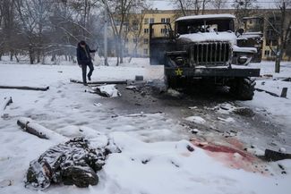 The body of a Russian soldier on the outskirts of Kharkiv.