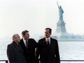 Михаил Горбачев, Рональд Рейган и Джордж Буш. Нью-Йорк, 1985 год