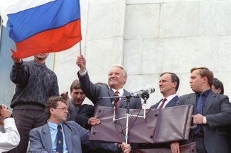 Президент РСФСР Борис Ельцин на митинге у Белого дома. 22 августа 1991 года