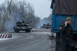 Украинская военная техника рядом с линией фронта