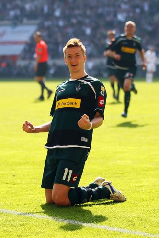 Марко празднует гол в ворота «Баварии». 2010 год