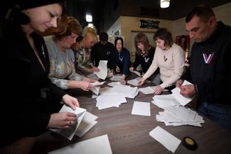 Russian election workers count ballots in occupied Melitopol