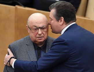 Леонид Слуцкий и Владимир Ресин, который с 2011 года является депутатом Госдумы, на пленарном заседании, 8 ноября 2017 года