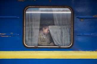 Эвакуационный поезд, едущий на запад Украины. Киев, 26 февраля 2022 года