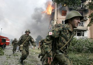 Солдаты грузинской армии в Гори, 9 августа 2008 года