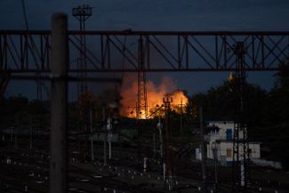Пожар после взрывов в Покровске